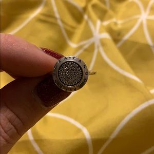 Classic pandora ring